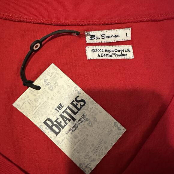 Ben Sherman x The Beatles Women’s Red Graphic Tee Size L Sgt Pepper 2004 NWT - Picture 6 of 7
